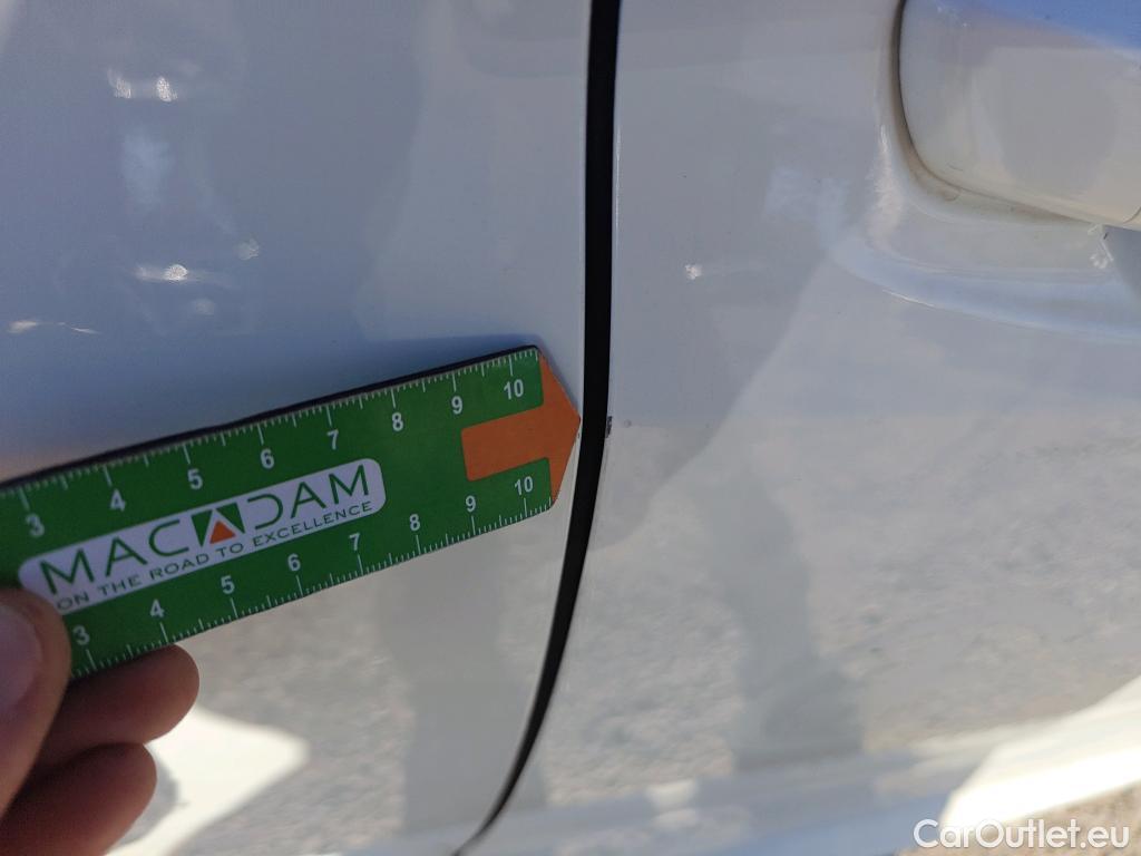  Peugeot  208 PEUGEOT  / 2019 / 5P / berlina con portón BlueHDi 73kW (100CV) Allure #69