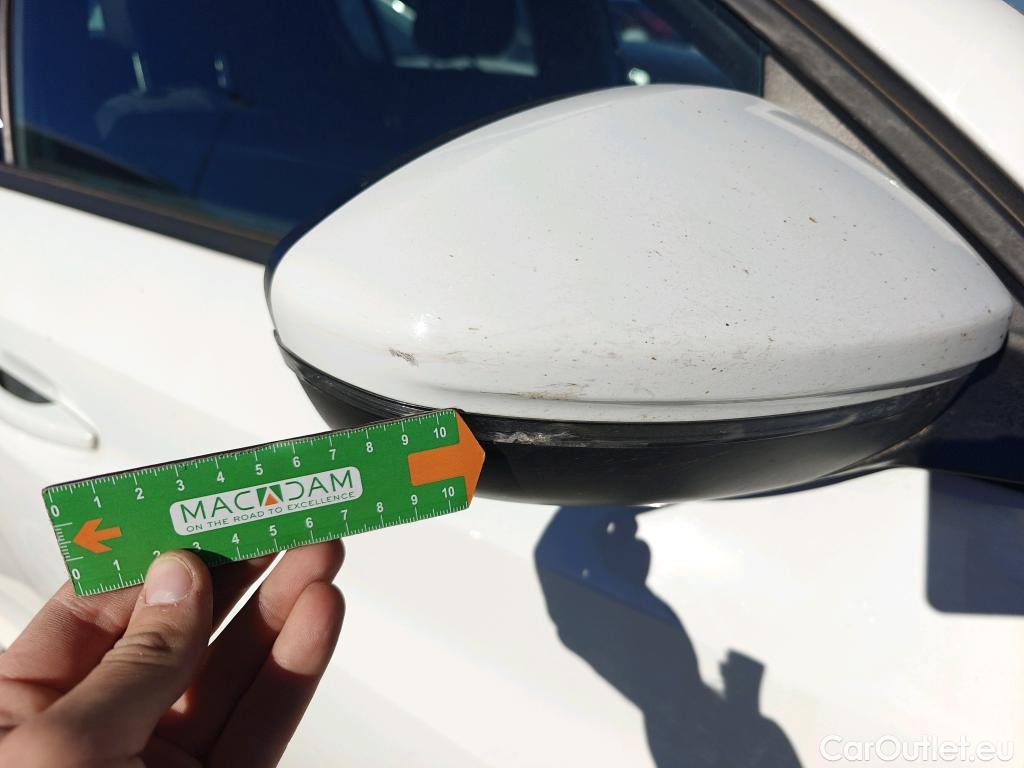  Peugeot  208 PEUGEOT  / 2019 / 5P / berlina con portón BlueHDi 73kW (100CV) Allure #15