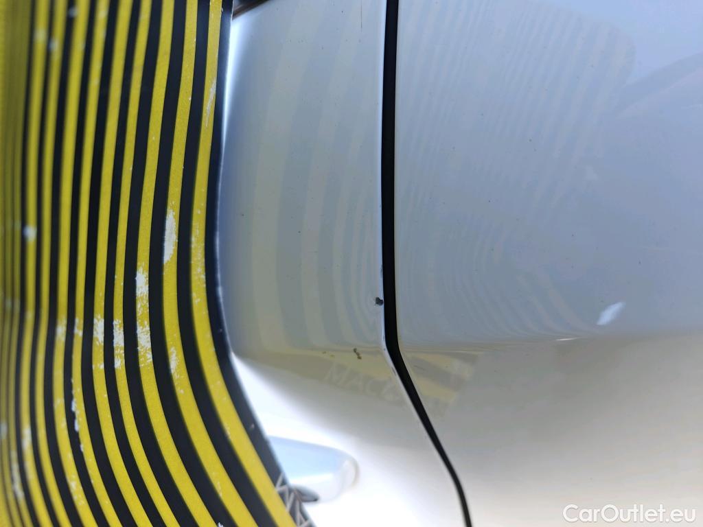  Peugeot  208 PEUGEOT  / 2019 / 5P / berlina con portón BlueHDi 73kW (100CV) Allure #30