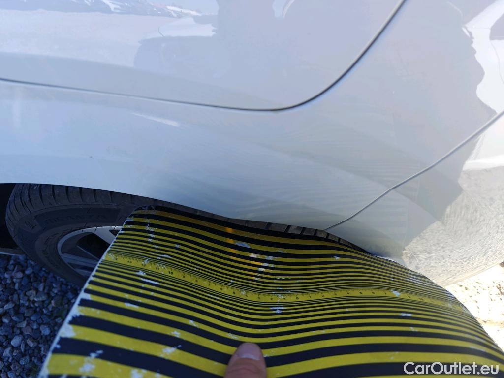  Peugeot  208 PEUGEOT  / 2019 / 5P / berlina con portón BlueHDi 73kW (100CV) Allure #13