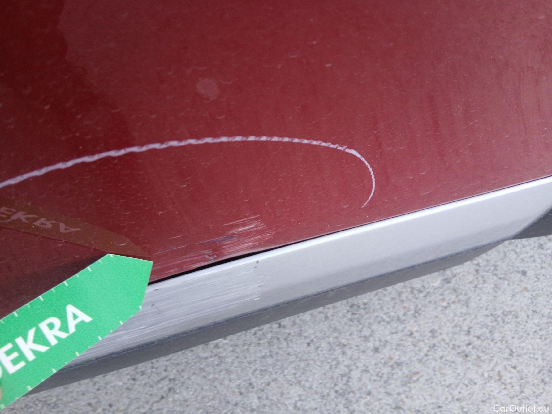  Peugeot  2008 PEUGEOT  / 2019 / 5P / todoterreno GT Puretech 130 S&S EAT8 #24