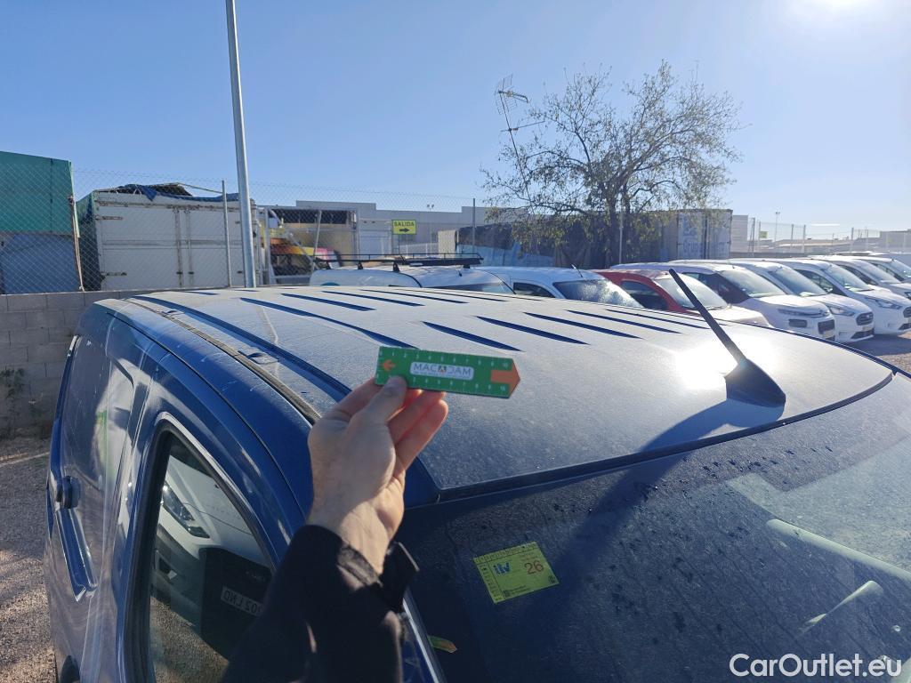  Peugeot  Partner PEUGEOT  / 2018 / 3P / furgón derivado de turismo Pro Standard 600kg BlueHDi 73kW #21