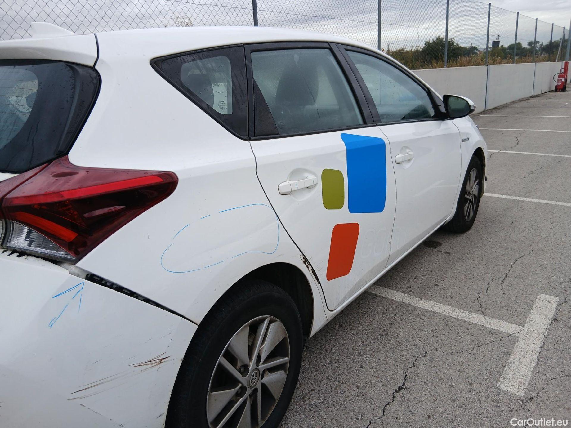  Toyota  Auris TOYOTA  / 2015 / 5P / berlina con portón 1.8 140H Hybrid Business #8