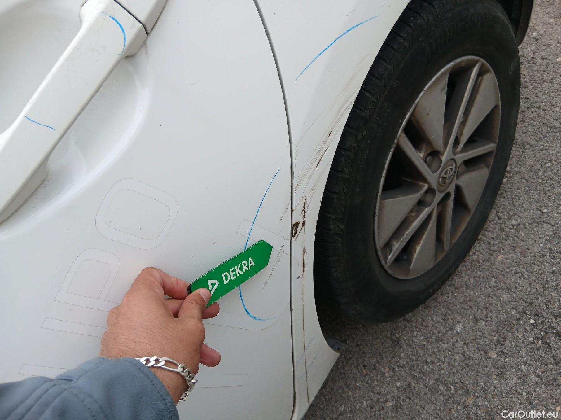  Toyota  Auris TOYOTA  / 2015 / 5P / berlina con portón 1.8 140H Hybrid Business #21