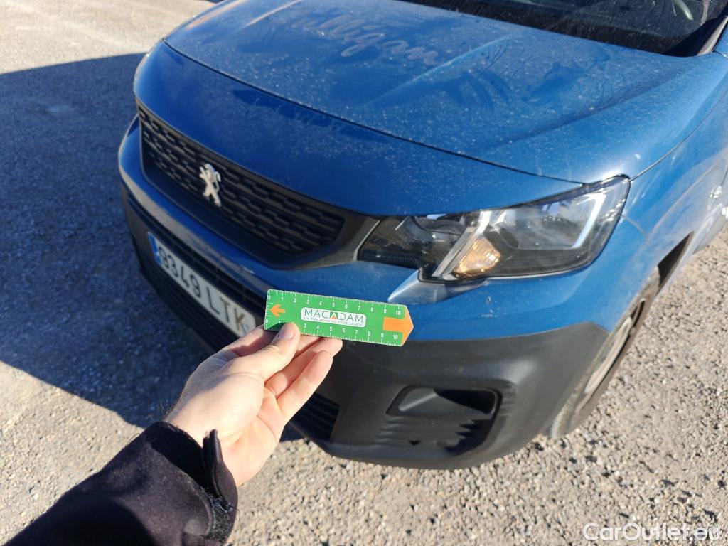  Peugeot  Partner PEUGEOT  / 2018 / 3P / furgón derivado de turismo Pro Standard 600kg BlueHDi 73kW #46