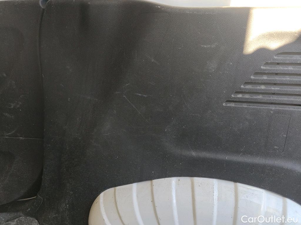  Peugeot  Partner PEUGEOT  / 2018 / 3P / furgón derivado de turismo Pro Standard 600kg BlueHDi 73kW #64