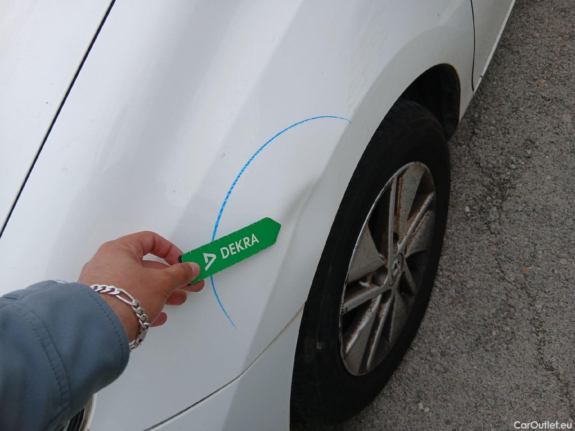  Toyota  Auris TOYOTA  / 2015 / 5P / berlina con portón 1.8 140H Hybrid Business #6