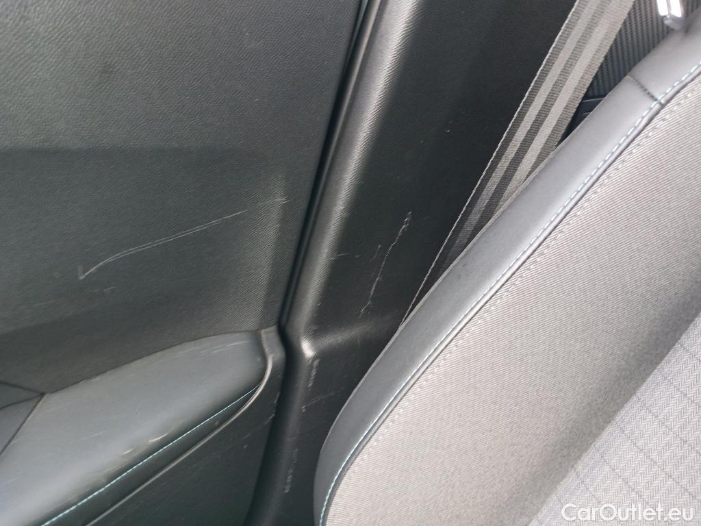  Peugeot  2008 PEUGEOT  / 2019 / 5P / todoterreno Allure BlueHDI 130 S&S EAT8 #15