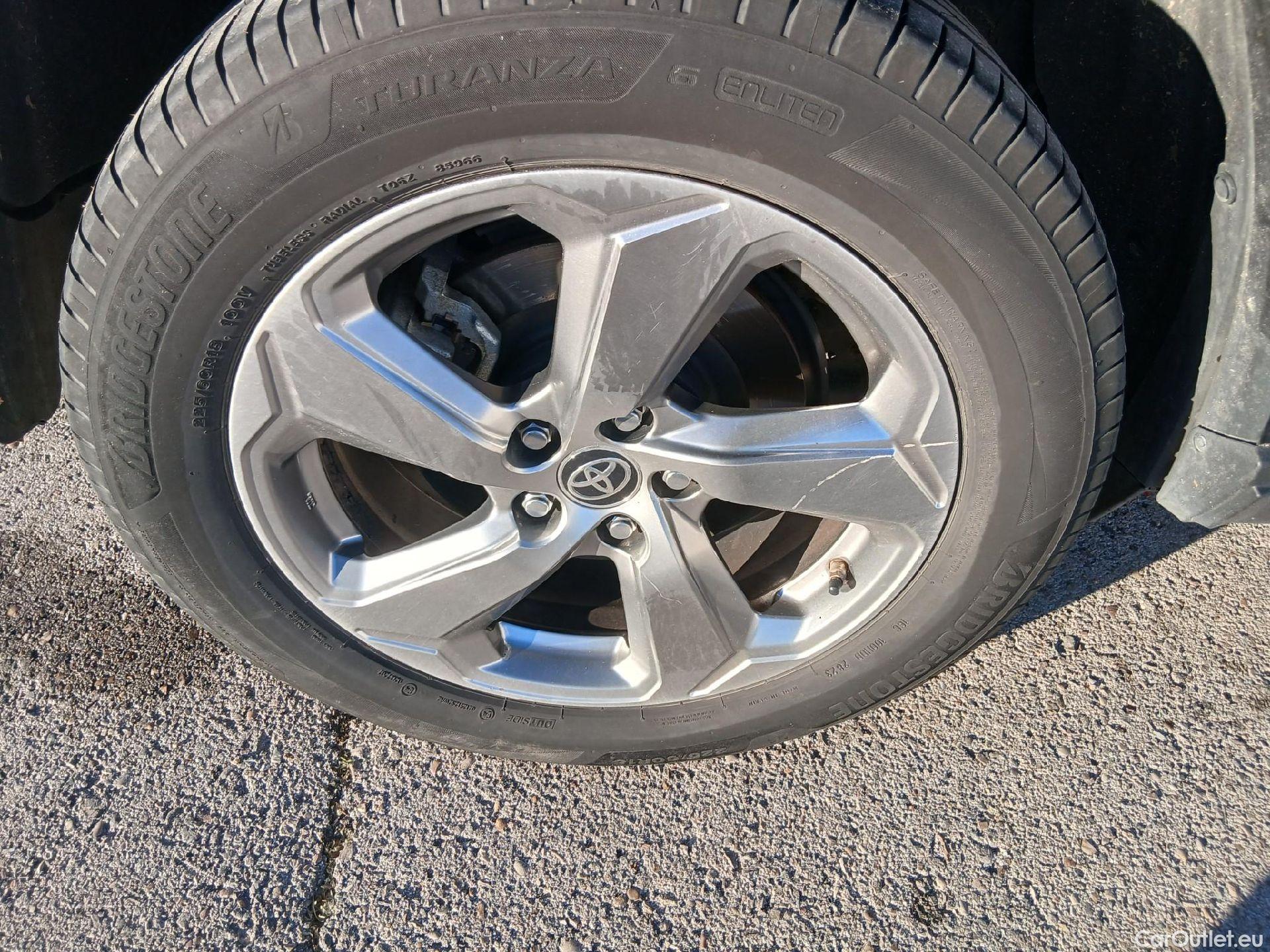  Toyota  RAV4 TOYOTA  / 2018 / 5P / todoterreno 2.5l 220H Advance #9