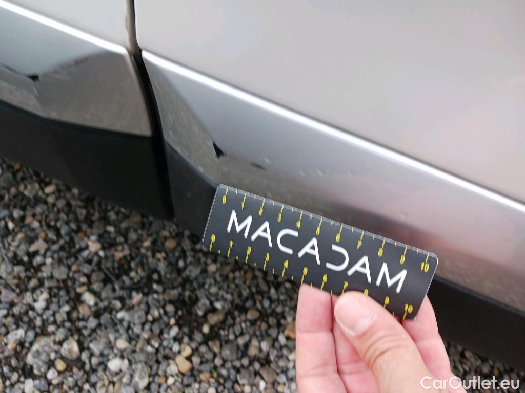  Peugeot  2008 PEUGEOT  / 2019 / 5P / todoterreno Allure BlueHDI 130 S&S EAT8 #33