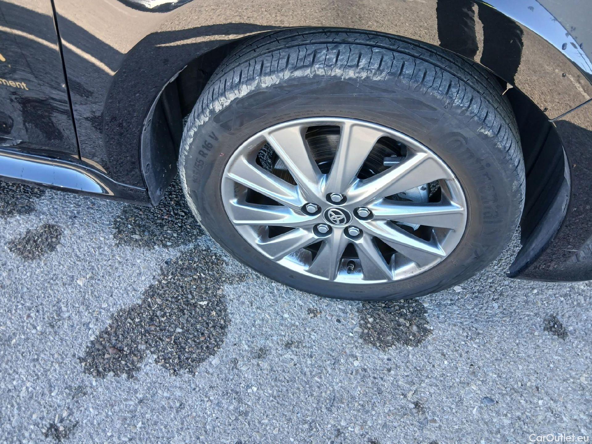  Toyota  Yaris TOYOTA  / 2020 / 5P / berlina con portón 1.5 120H Active Tech #30