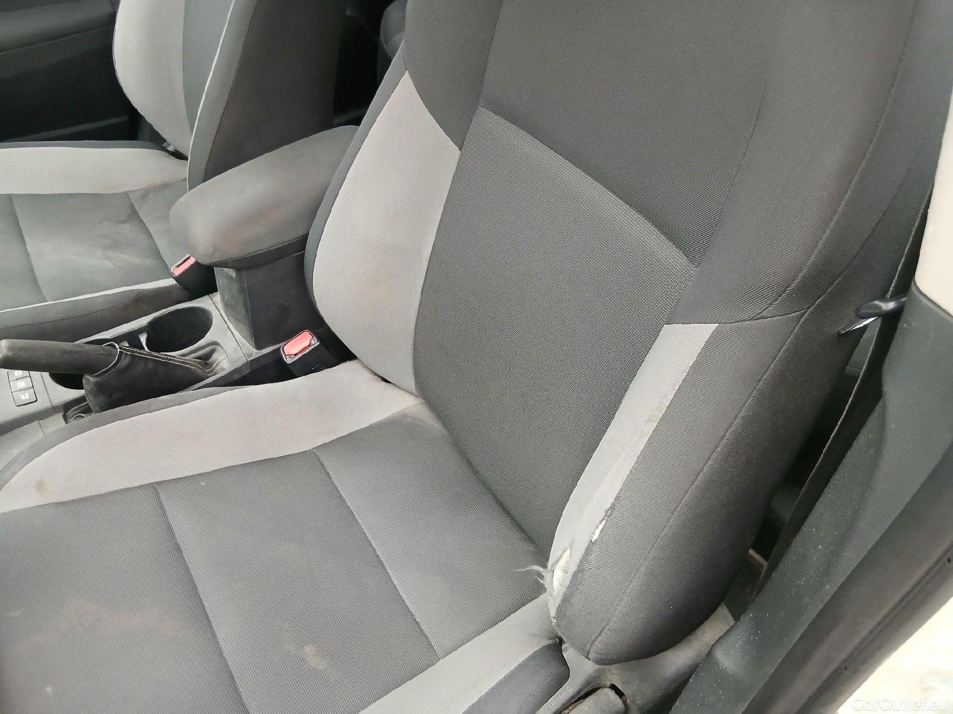  Toyota  Auris TOYOTA  / 2015 / 5P / berlina con portón 1.8 140H Hybrid Business #15