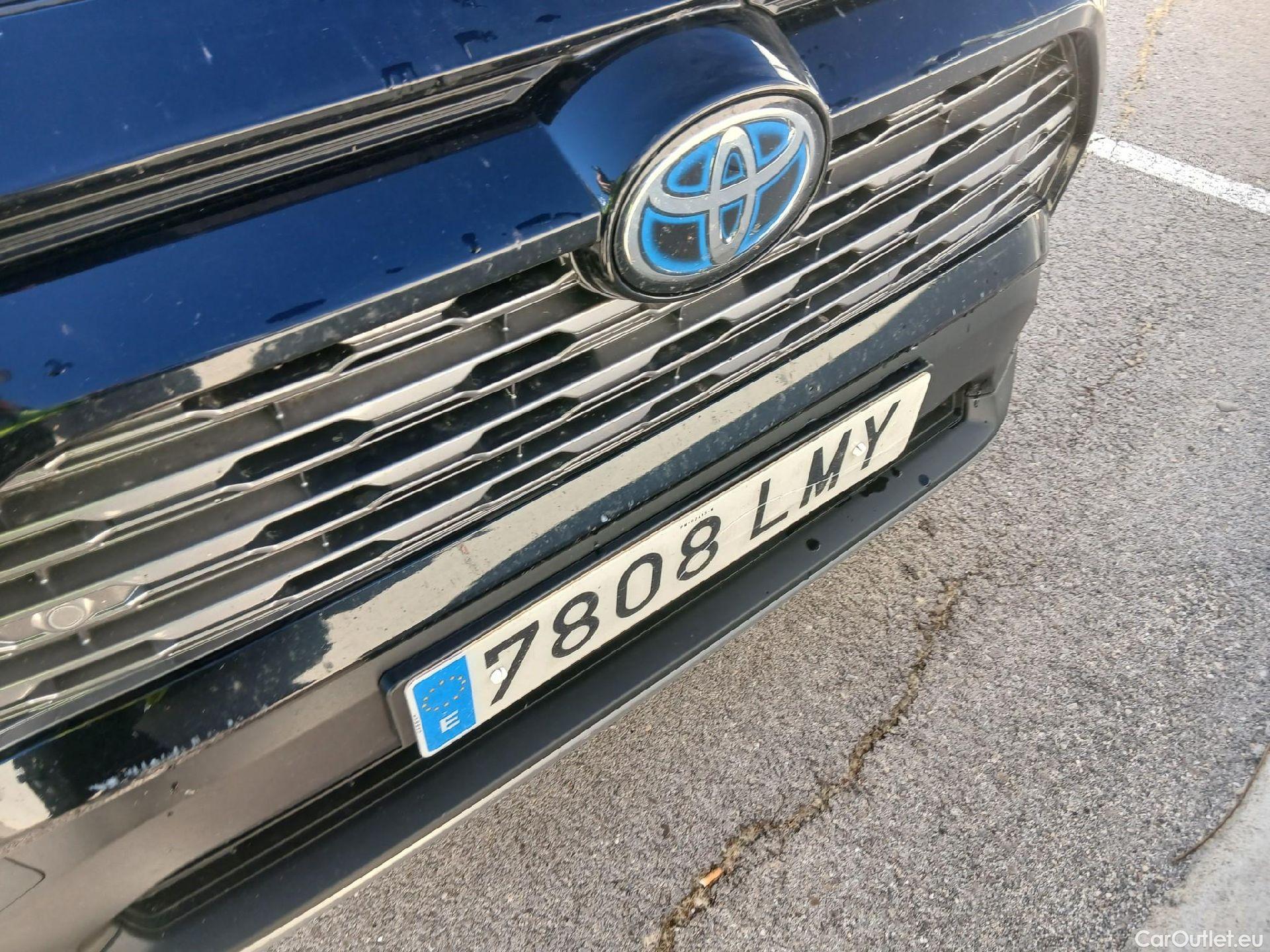  Toyota  RAV4 TOYOTA  / 2018 / 5P / todoterreno 2.5l 220H Advance #21