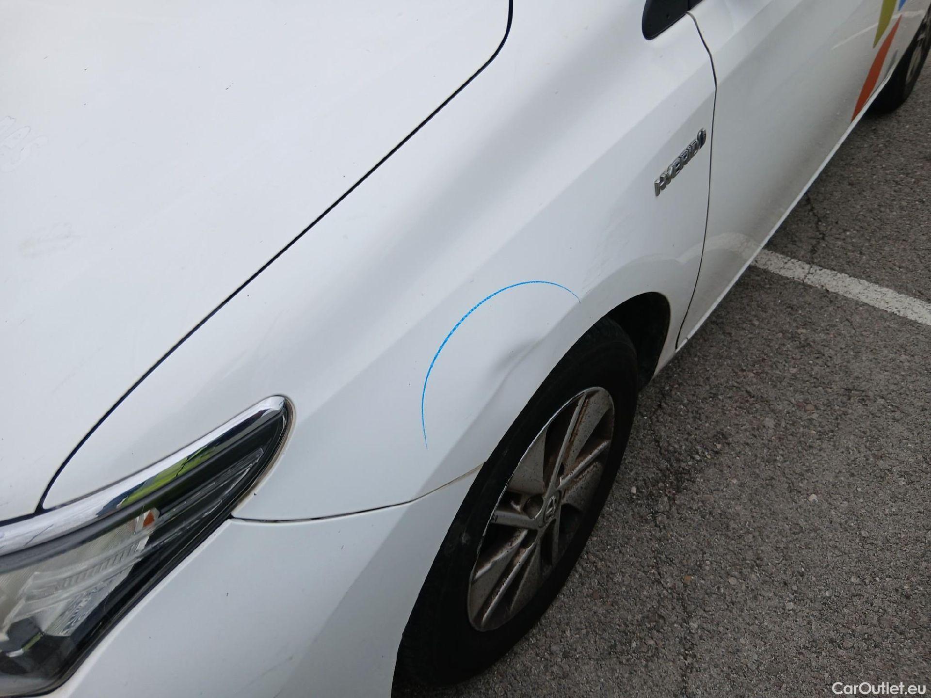  Toyota  Auris TOYOTA  / 2015 / 5P / berlina con portón 1.8 140H Hybrid Business #7