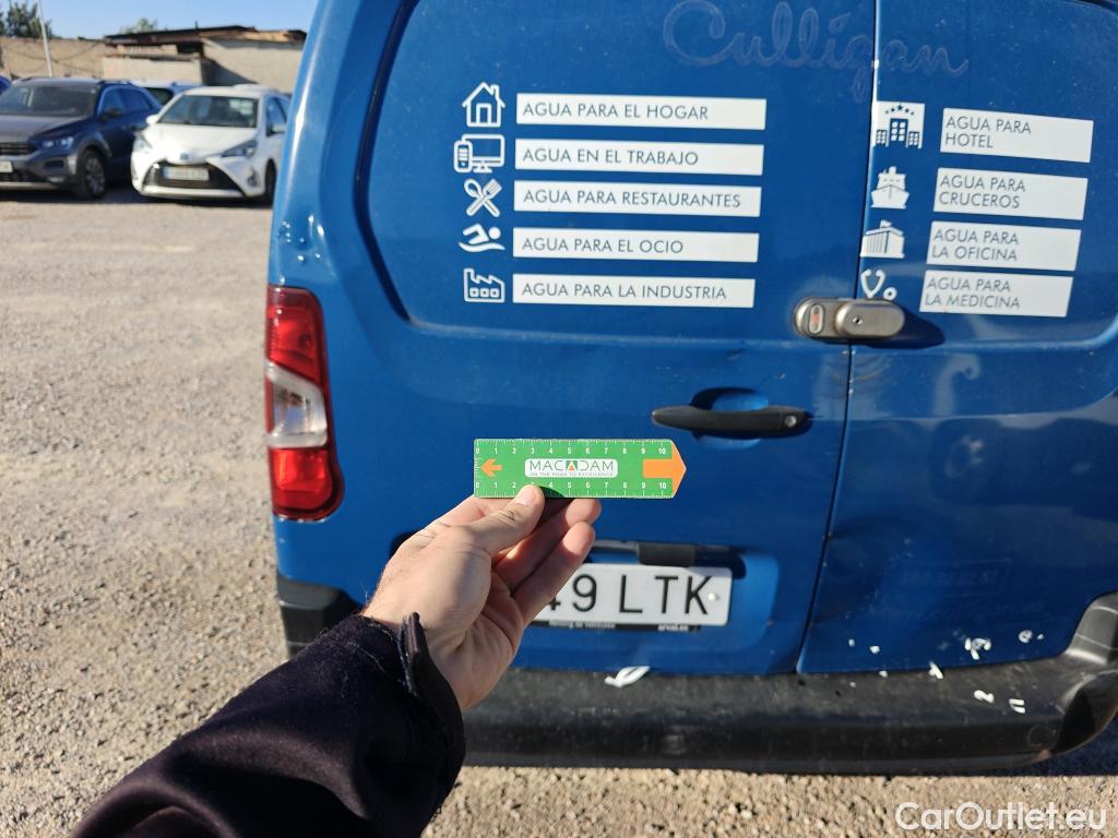  Peugeot  Partner PEUGEOT  / 2018 / 3P / furgón derivado de turismo Pro Standard 600kg BlueHDi 73kW #9