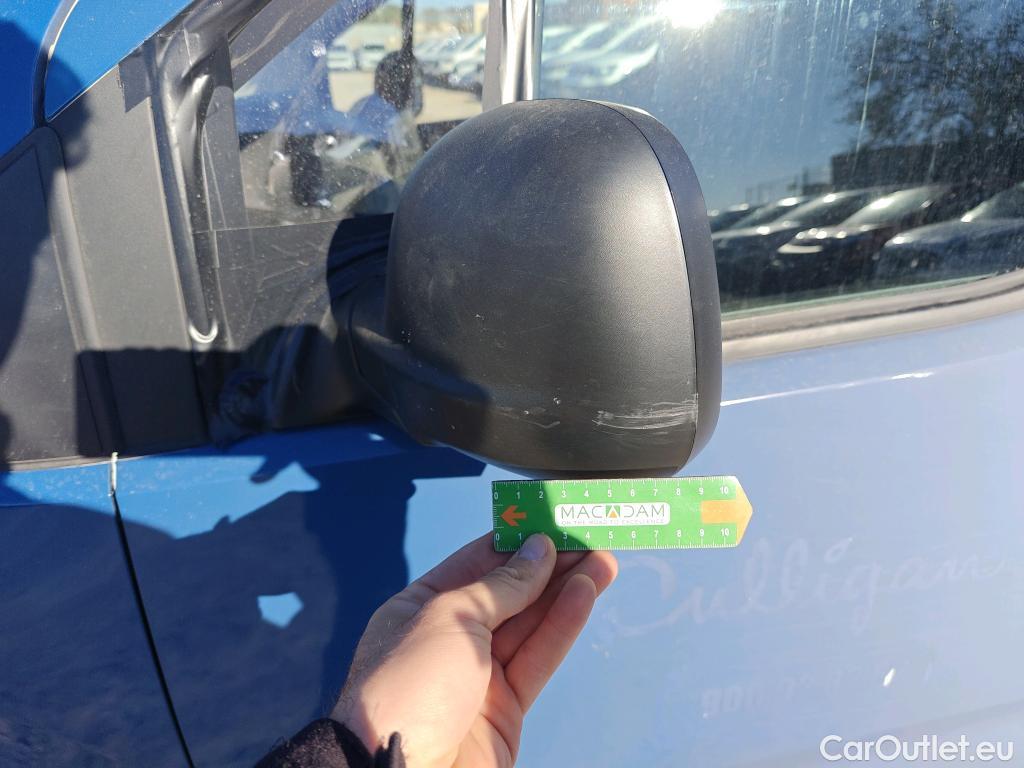  Peugeot  Partner PEUGEOT  / 2018 / 3P / furgón derivado de turismo Pro Standard 600kg BlueHDi 73kW #61