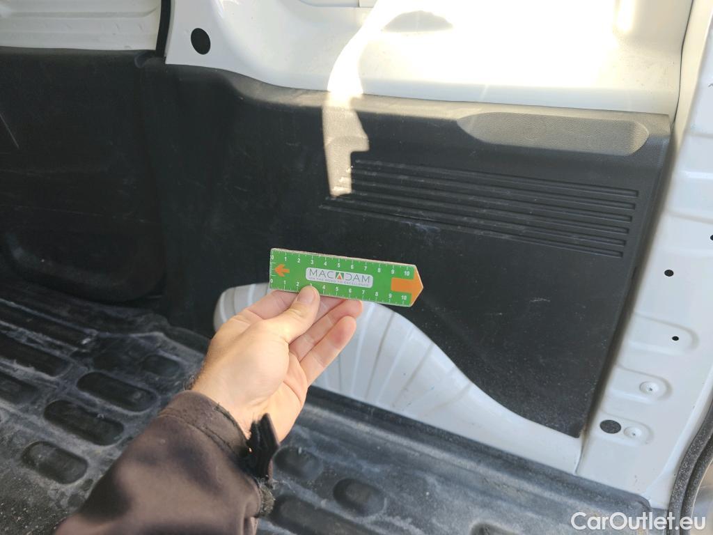  Peugeot  Partner PEUGEOT  / 2018 / 3P / furgón derivado de turismo Pro Standard 600kg BlueHDi 73kW #63