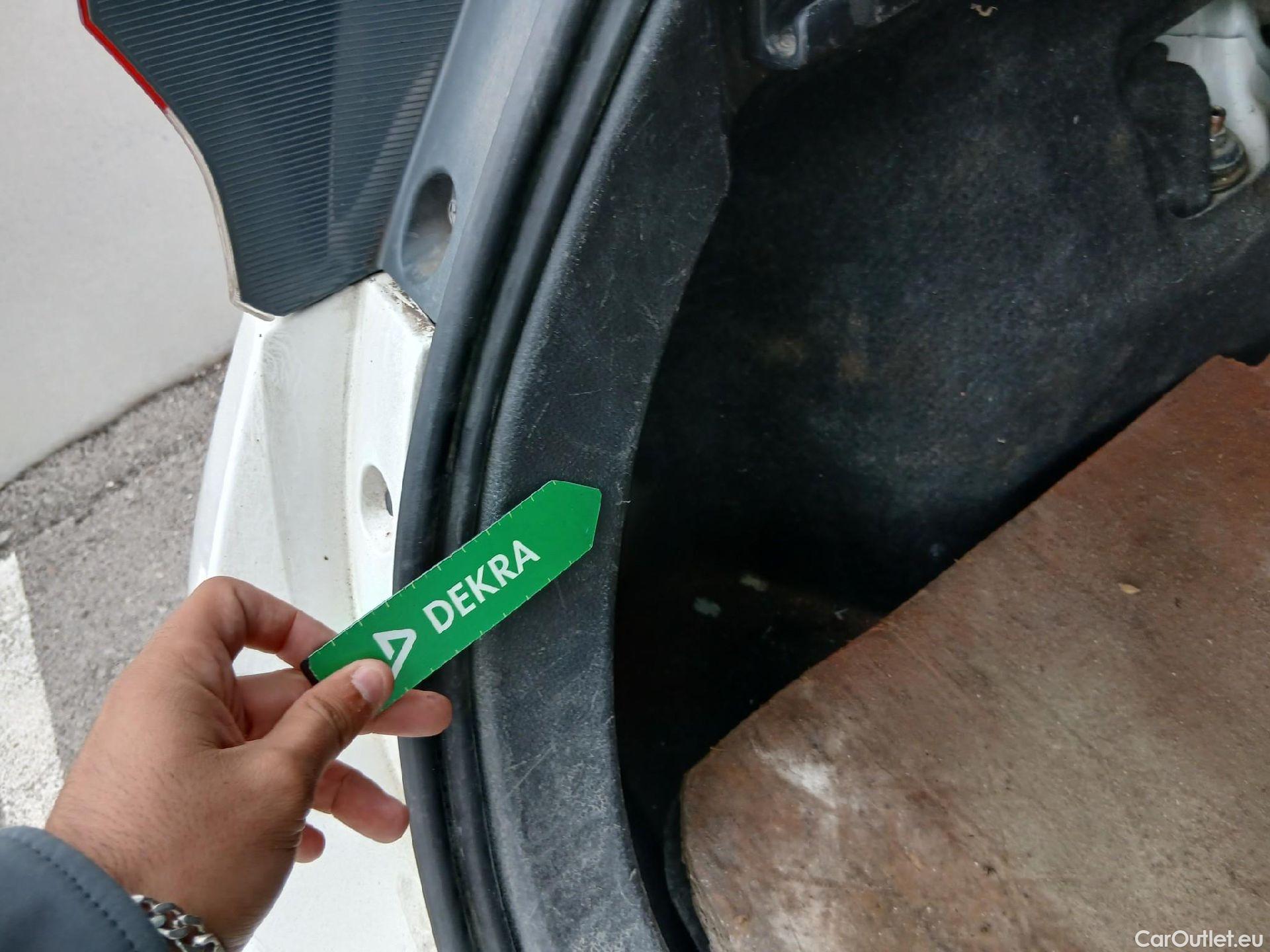  Toyota  Auris TOYOTA  / 2015 / 5P / berlina con portón 1.8 140H Hybrid Business #35