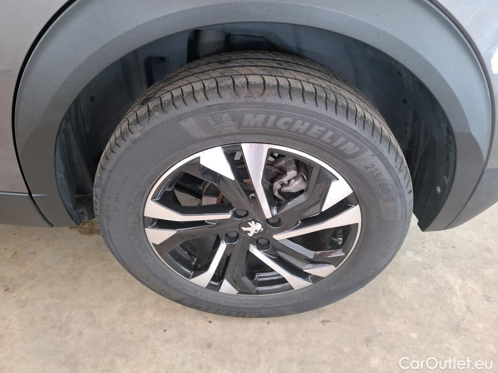  Peugeot  2008  Allure 1.2 PureTech 130CV BVM6 E6d #21