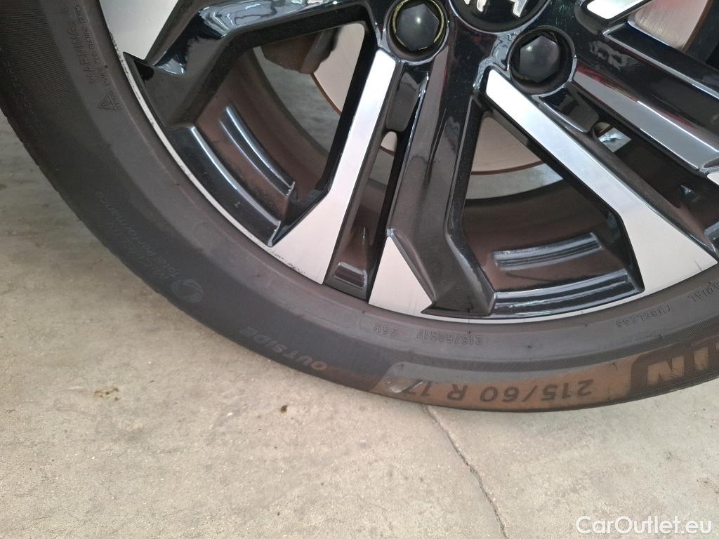  Peugeot  2008  Allure 1.2 PureTech 130CV BVM6 E6d #33