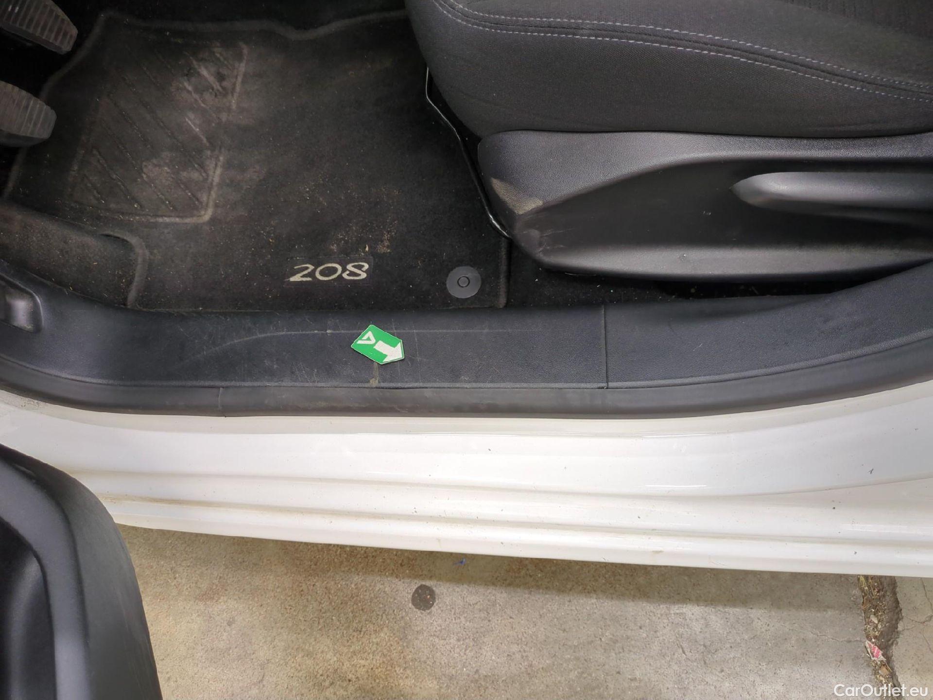  Peugeot  208  Affaire Premium Pack 1.2 80CV BVM5 E6dT #4
