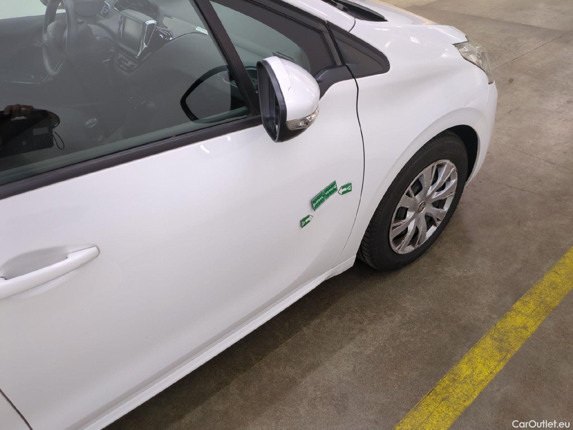  Peugeot  208  Affaire Premium Pack 1.2 80CV BVM5 E6dT #17