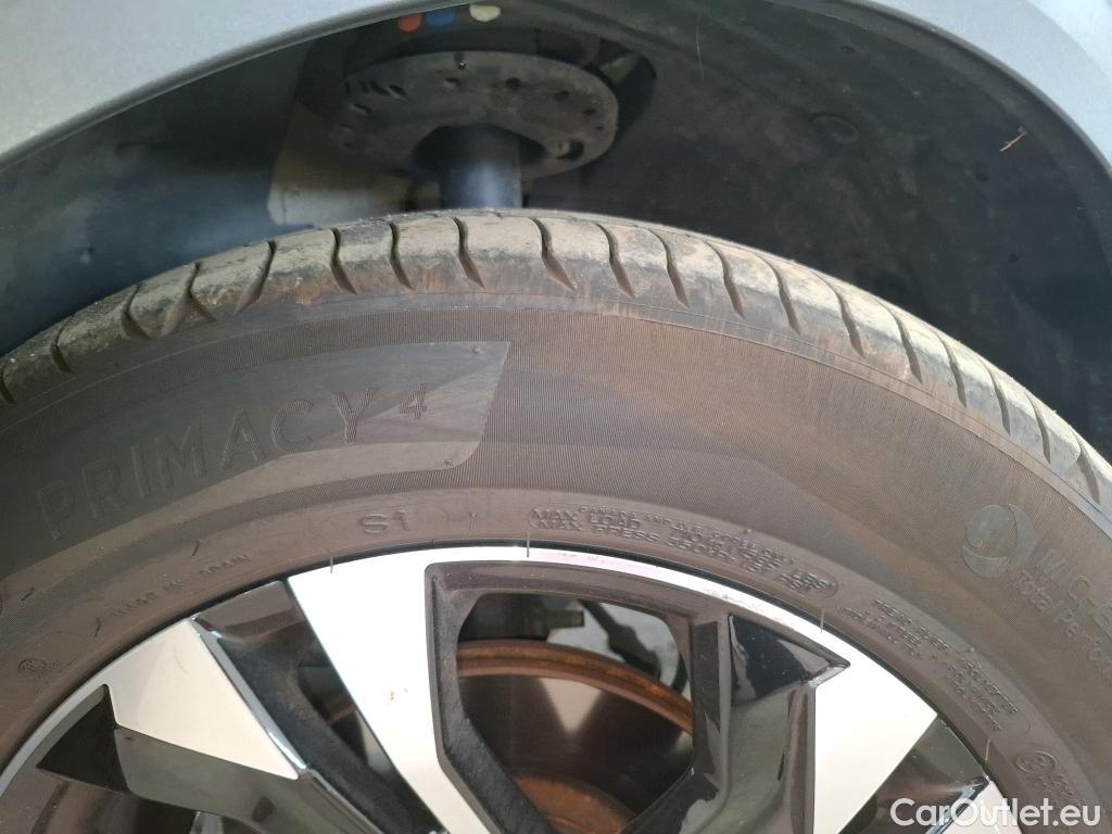  Peugeot  2008  Allure 1.2 PureTech 130CV BVM6 E6d #31