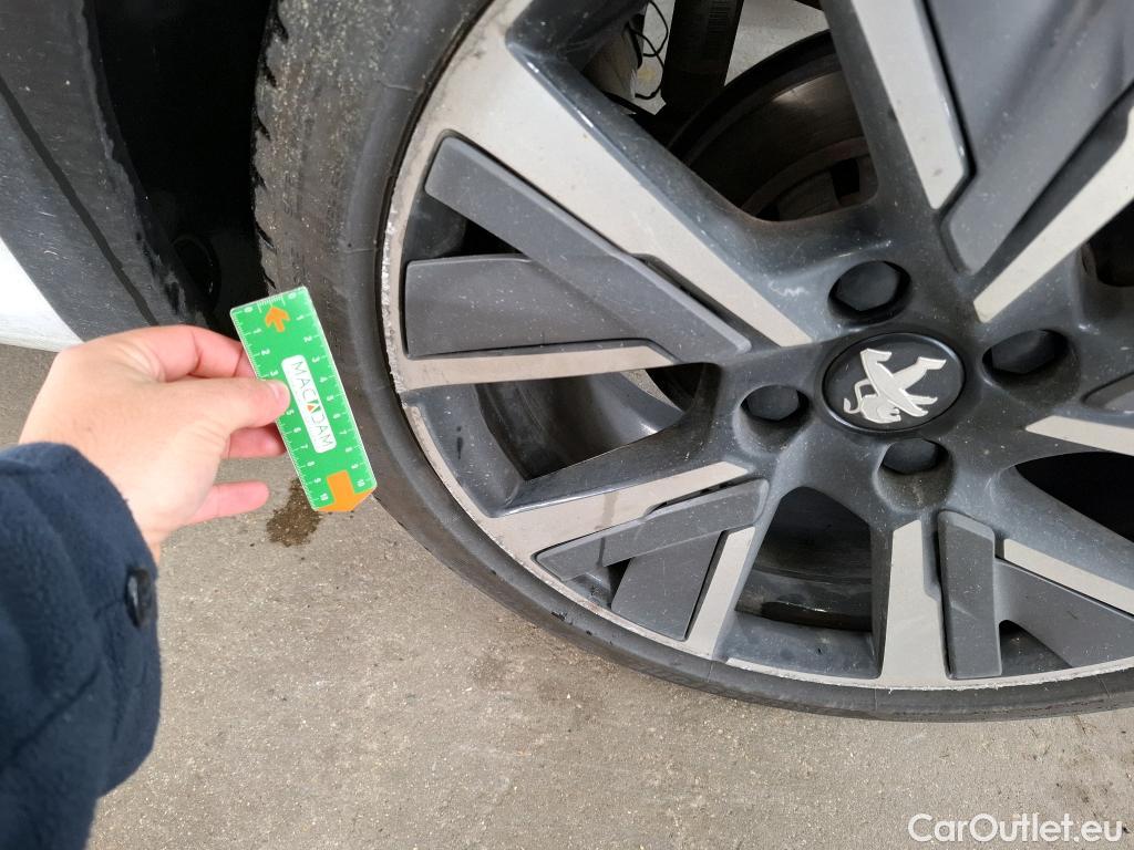  Peugeot  208  GT Line 1.2 PureTech 130CV BVA8 E6d #17