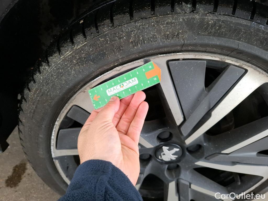  Peugeot  208  GT Line 1.2 PureTech 130CV BVA8 E6d #15