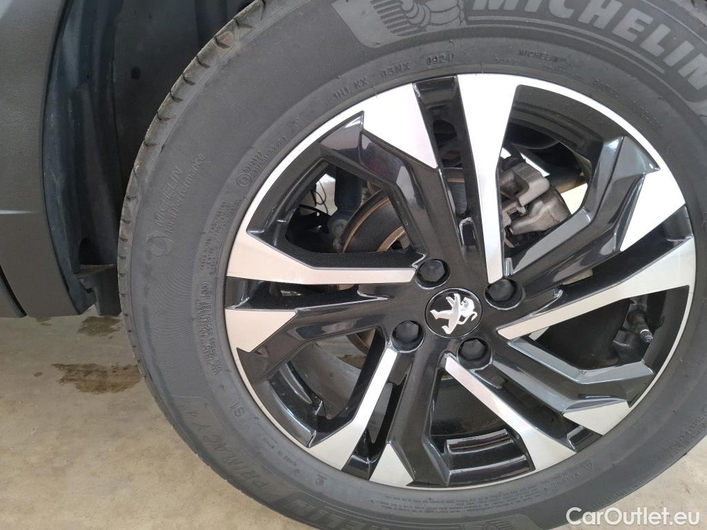  Peugeot  2008  Allure 1.2 PureTech 130CV BVM6 E6d #26