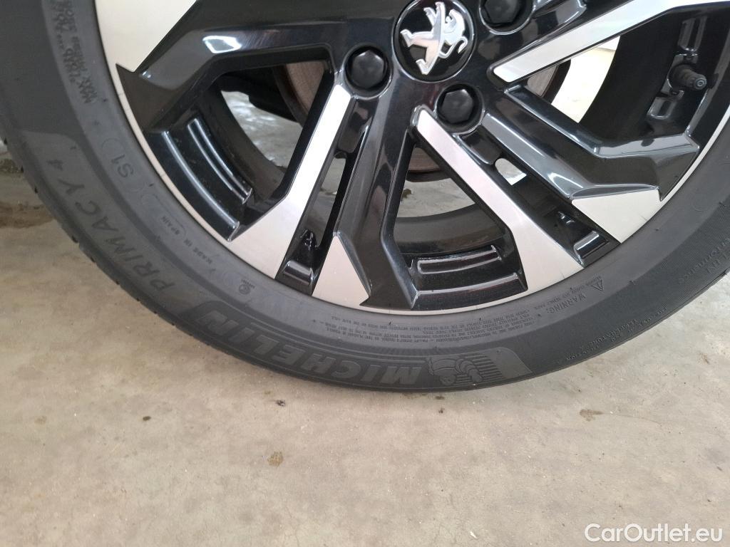  Peugeot  2008  Allure 1.2 PureTech 130CV BVM6 E6d #24