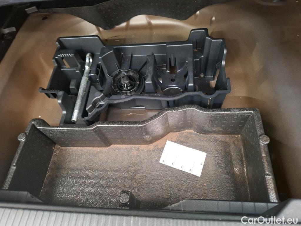  Peugeot  2008  Allure 1.2 PureTech 130CV BVM6 E6d #29