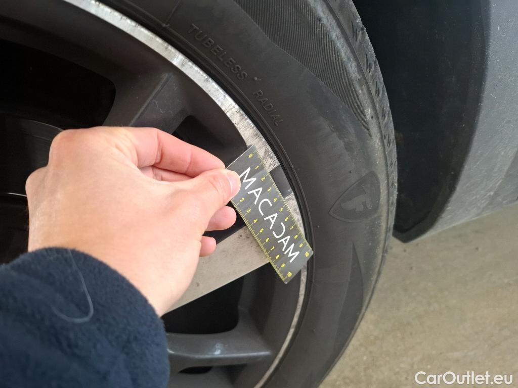  Peugeot  3008  Allure Business 1.2 PureTech 130CV BVA8 E6dT #44