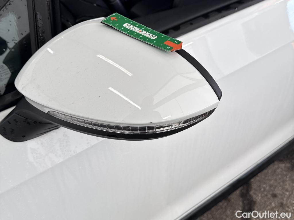  Volkswagen  Golf  VOLKSWAGEN / 2020 / 5P / Berline 1.5 eTSI OPF 150 DSG7 R-Line #24