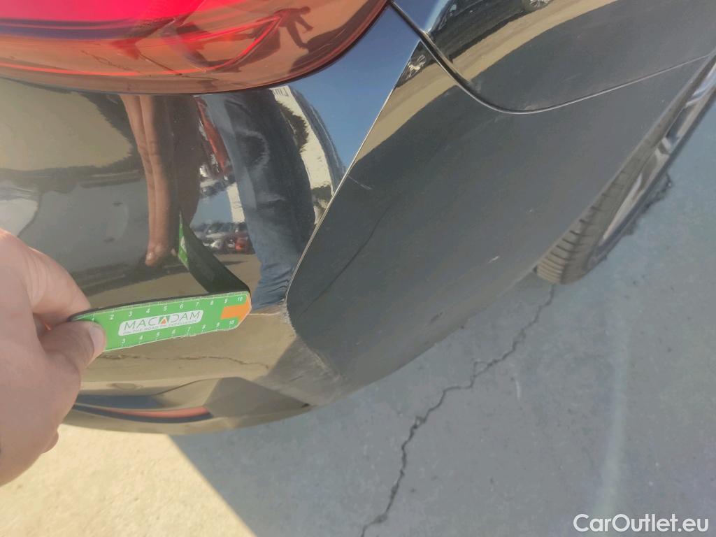  Bmw  Serie 3 BMW  / 2018 / 4P / sedán 318d Auto. #12