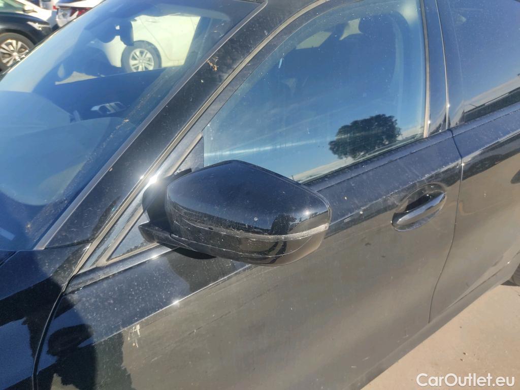  Bmw  Serie 3 BMW  / 2018 / 4P / sedán 318d Auto. #19