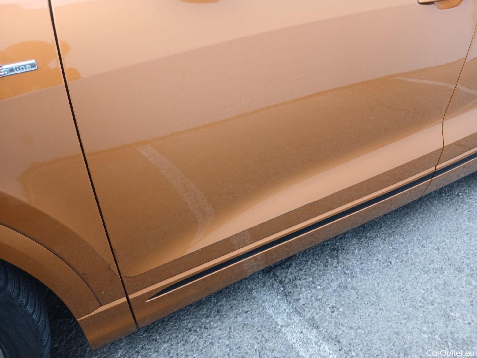  Audi  Q8 AUDI  / 2018 / 5P / todoterreno 60 TFSIe S Line 250kW quattro tiptronic #3