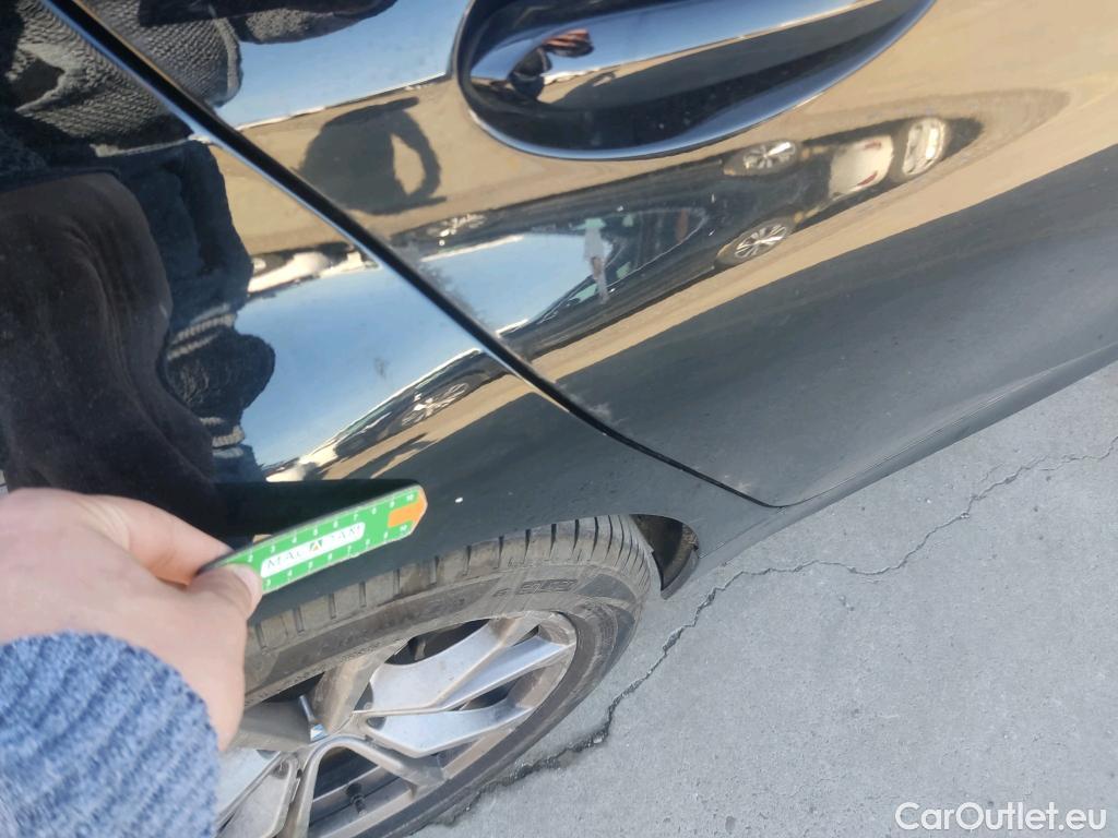  Bmw  Serie 3 BMW  / 2018 / 4P / sedán 318d Auto. #22