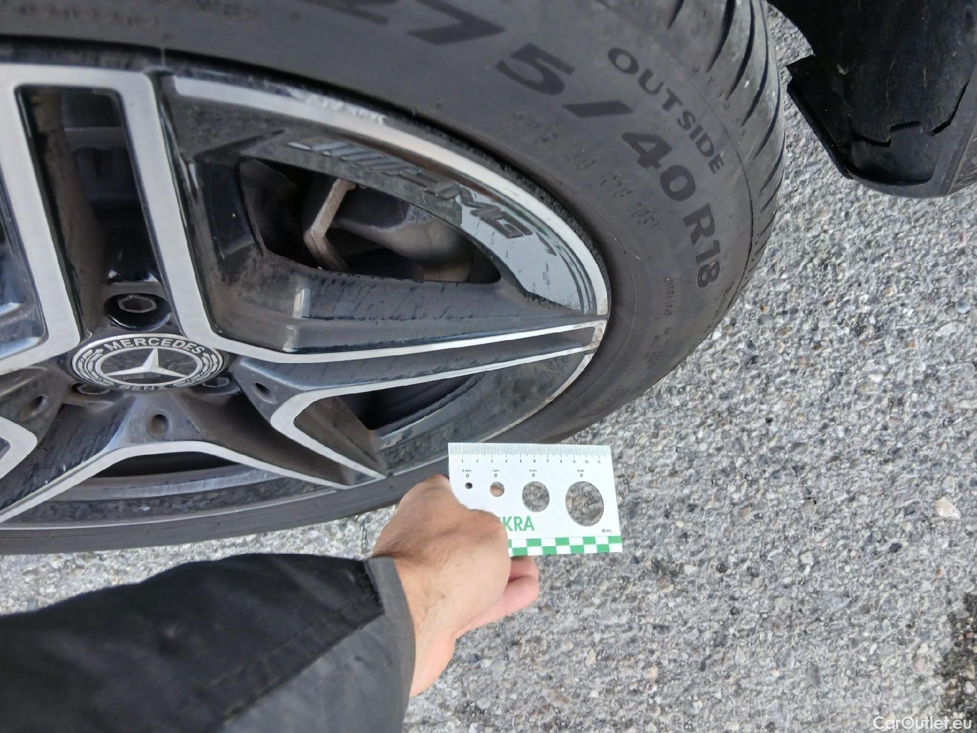  Mercedes  E-Klasse MERCEDES-BENZ Clase E / 2020 / 4P / sedán E 300 de 4MATIC #3