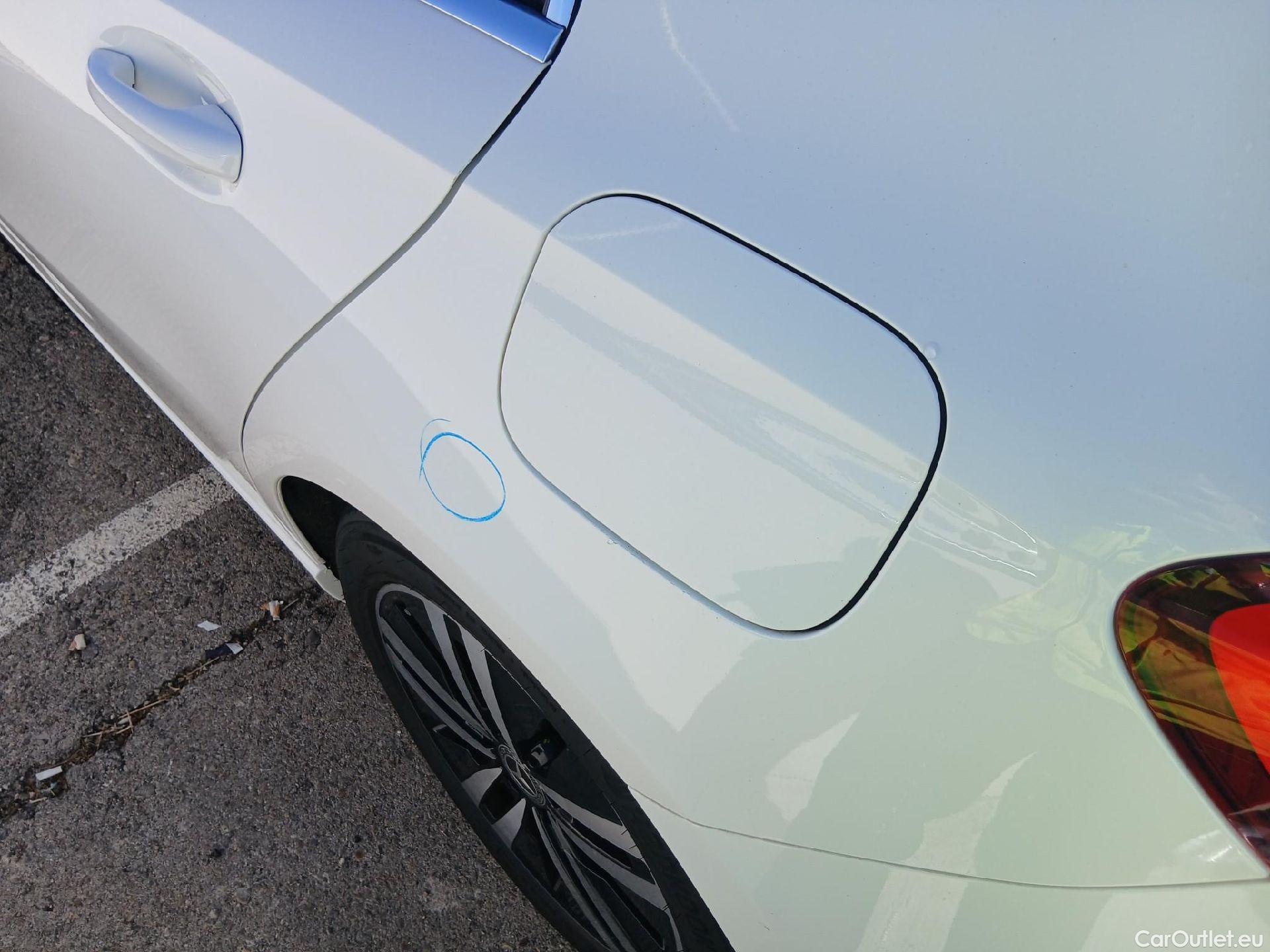  Mercedes  A-Klasse MERCEDES-BENZ Clase A / 2018 / 5P / berlina con portón A 180 #19