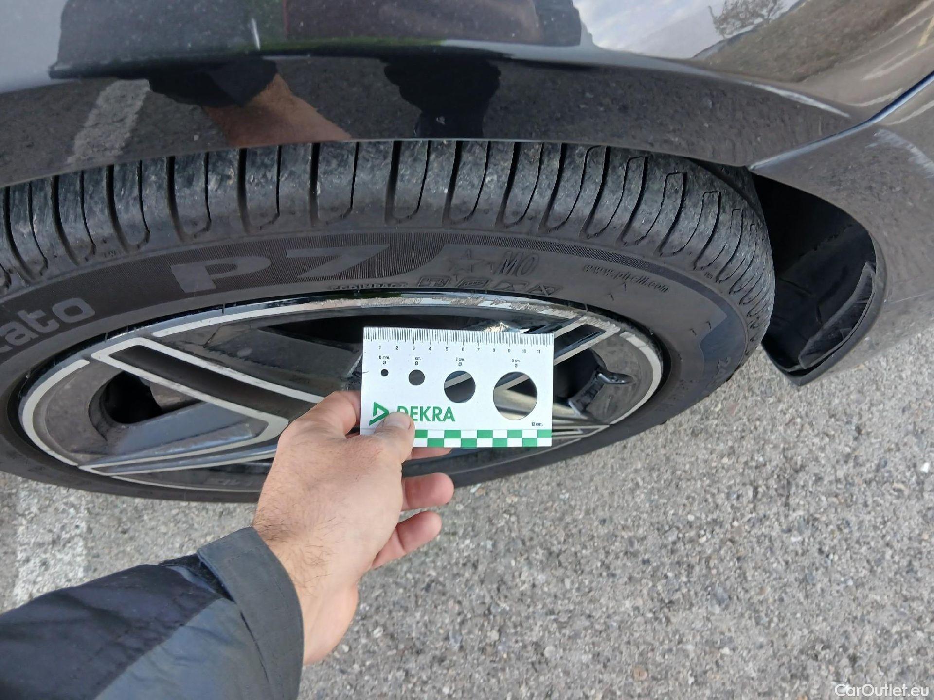  Mercedes  E-Klasse MERCEDES-BENZ Clase E / 2020 / 4P / sedán E 300 de 4MATIC #19