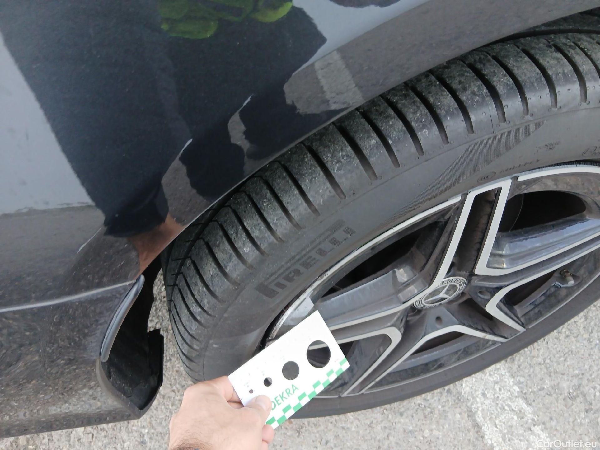  Mercedes  E-Klasse MERCEDES-BENZ Clase E / 2020 / 4P / sedán E 300 de 4MATIC #10