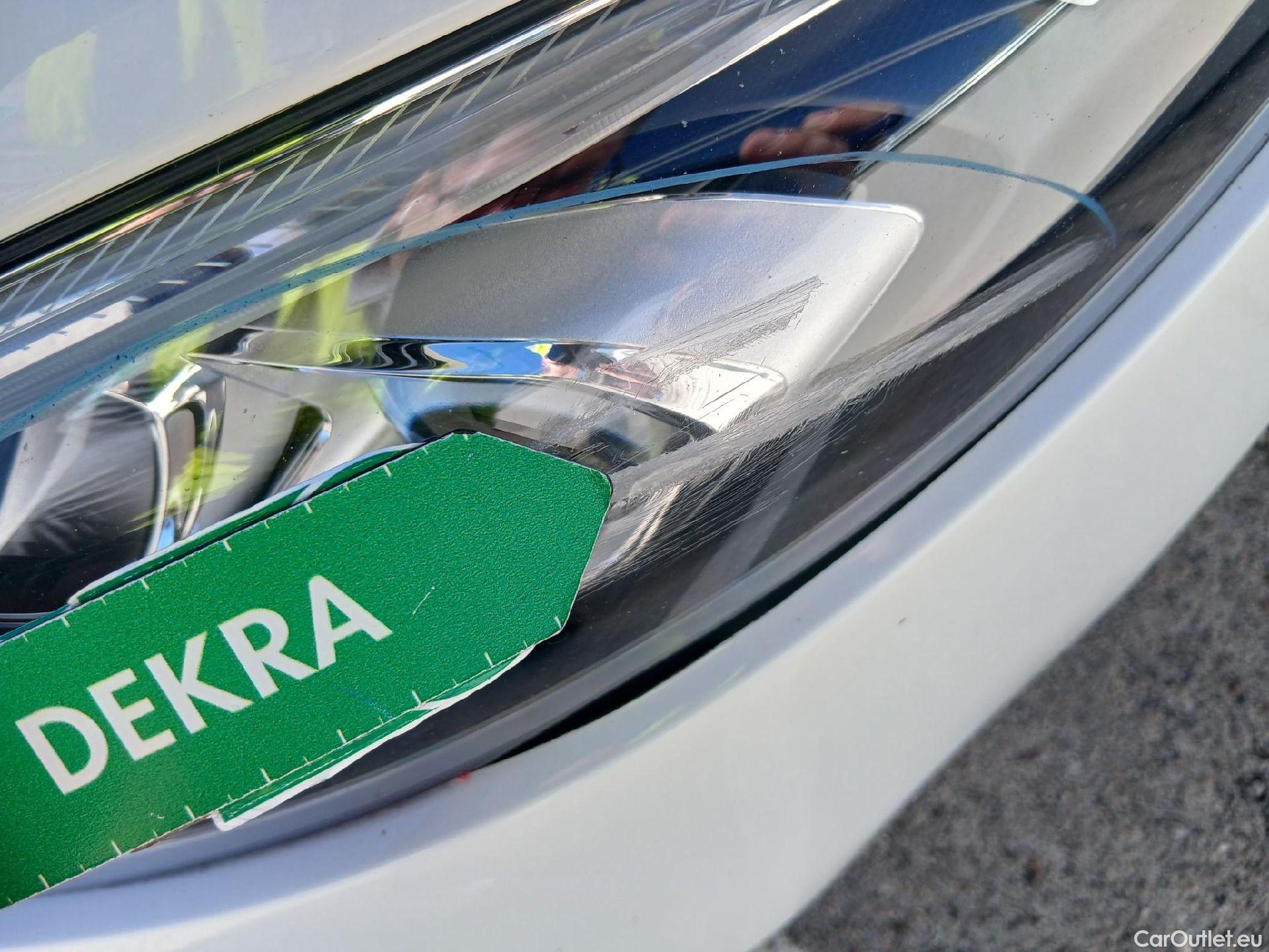  Mercedes  A-Klasse MERCEDES-BENZ Clase A / 2018 / 5P / berlina con portón A 180 #13