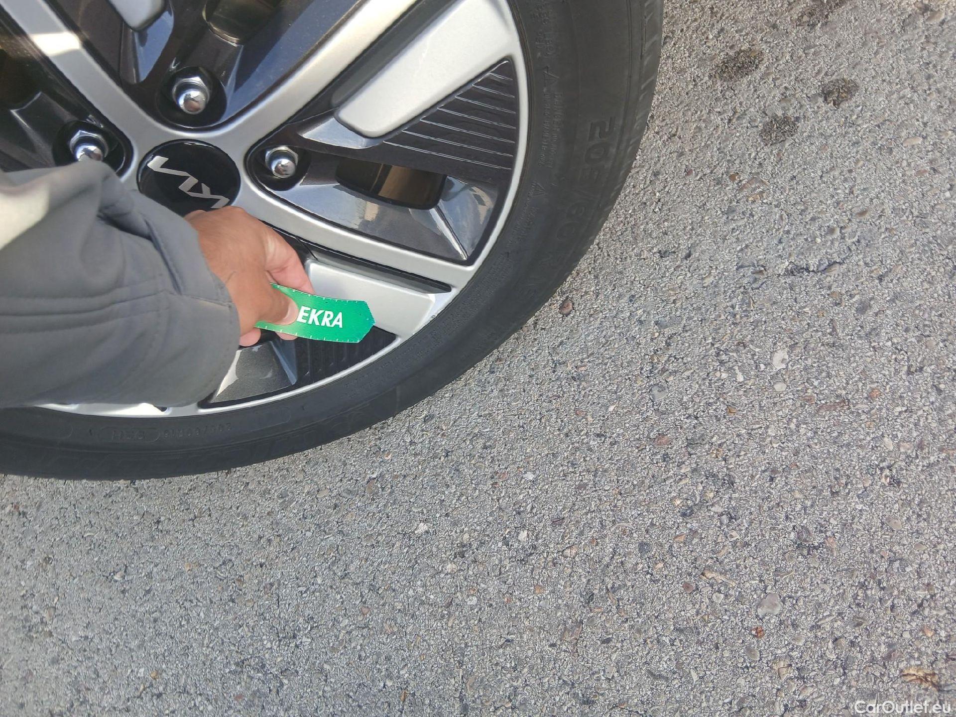  KIA  Niro KIA  / 2019 / 5P / crossover 1.6 GDi PHEV 104kW (141CV) Drive #41