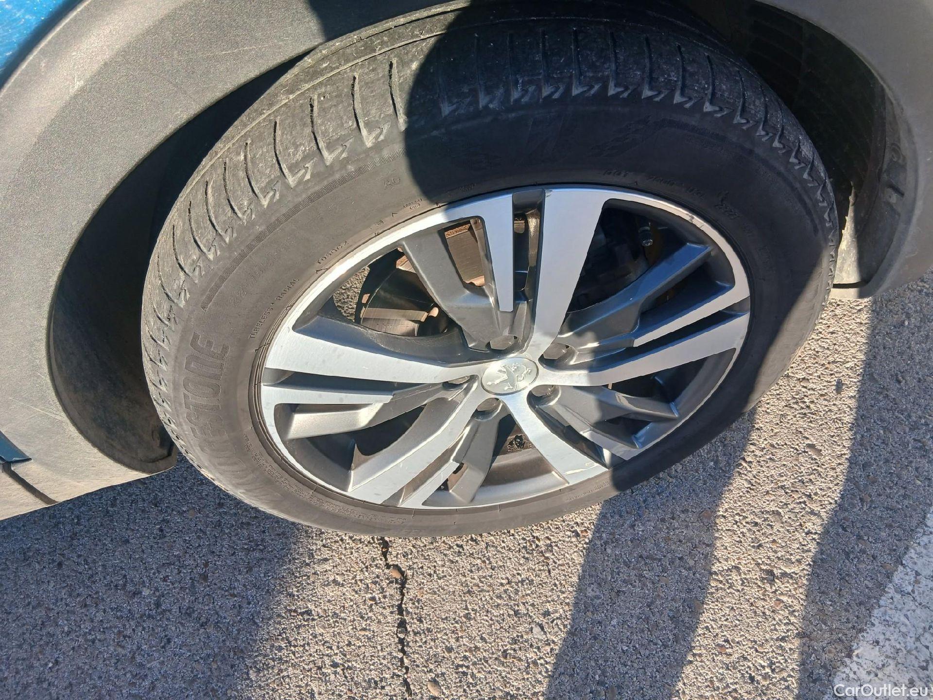  Peugeot  3008 PEUGEOT  / 2020 / 5P / todoterreno 1.5 BlueHDi 96kW S&S Allure Pack EAT8 #4