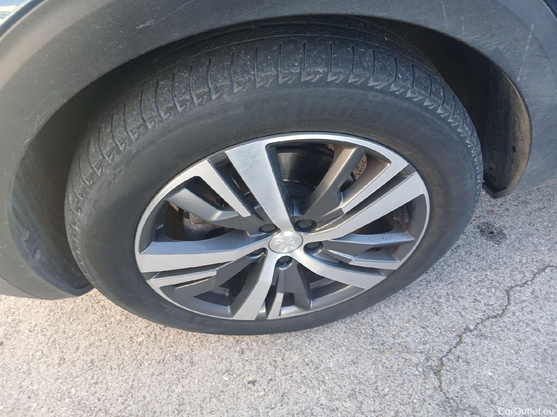  Peugeot  3008 PEUGEOT  / 2020 / 5P / todoterreno 1.5 BlueHDi 96kW S&S Allure Pack EAT8 #3