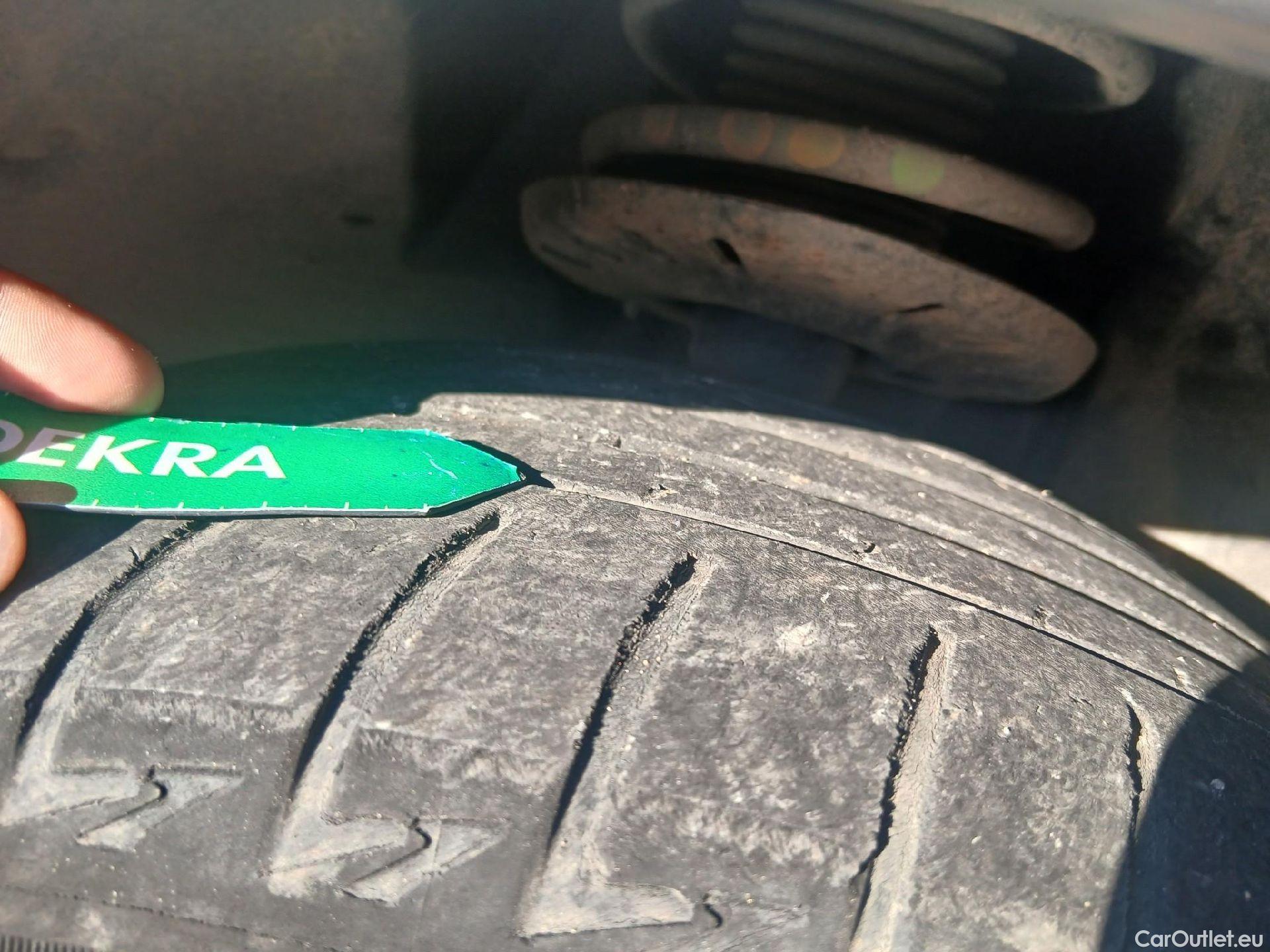  Peugeot  3008 PEUGEOT  / 2020 / 5P / todoterreno 1.5 BlueHDi 96kW S&S Allure Pack EAT8 #5