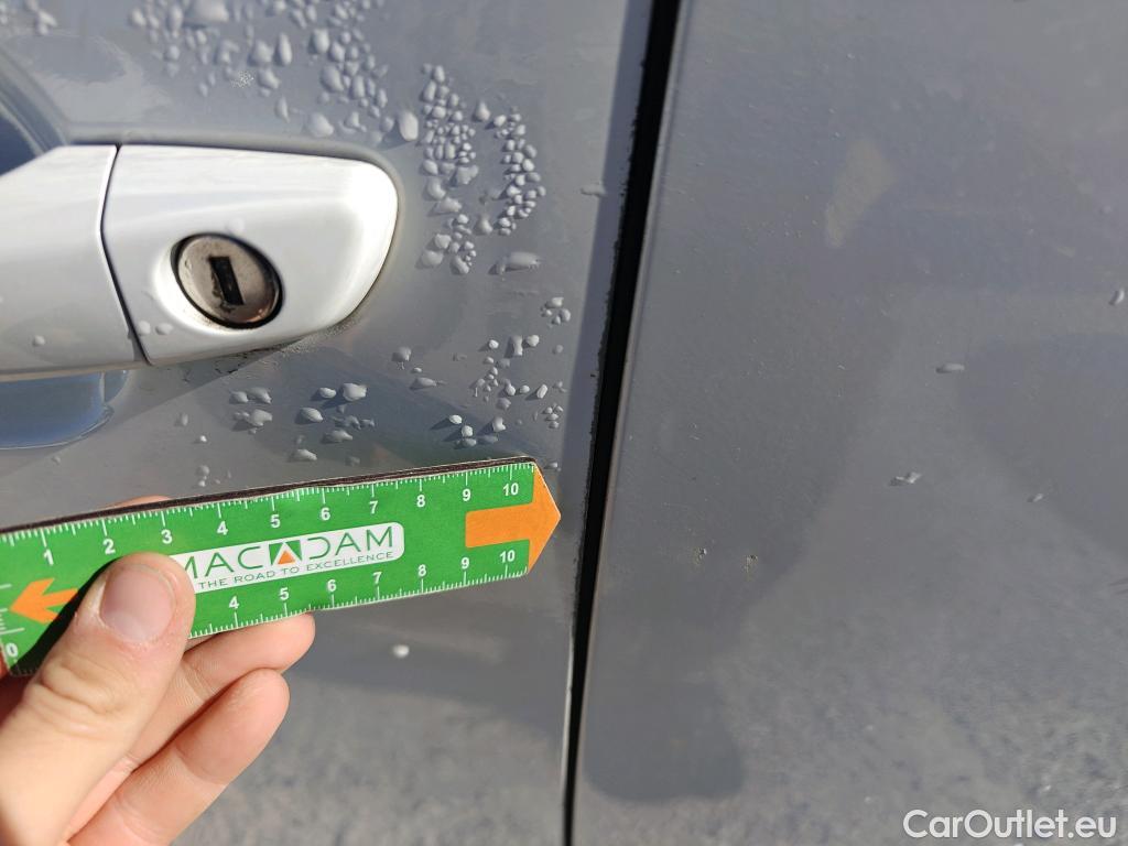  Peugeot  2008 PEUGEOT  / 2019 / 5P / todoterreno Allure BlueHDI 81kW (110CV) #18