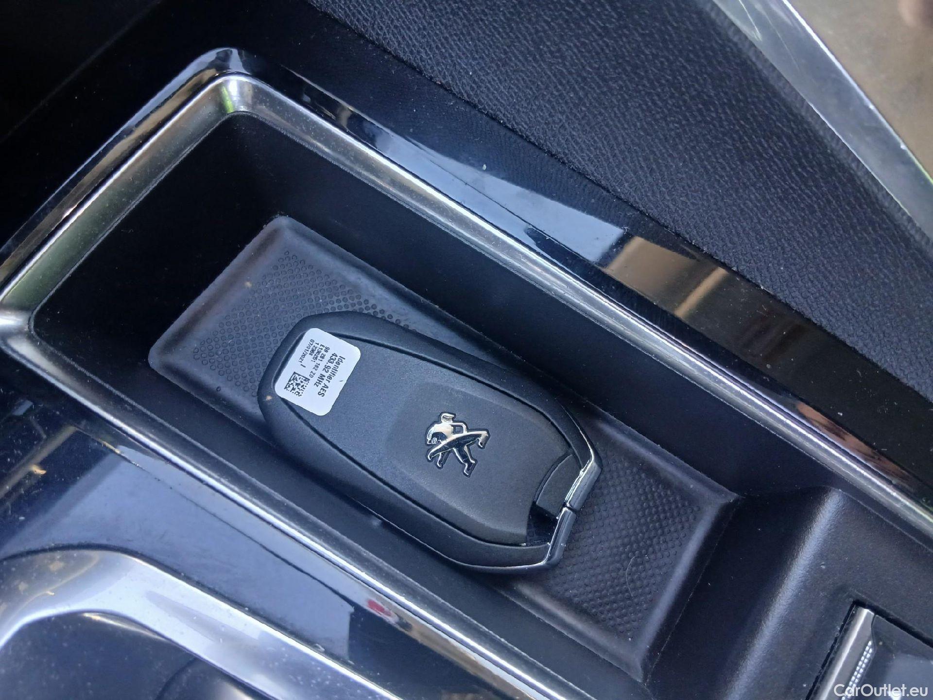  Peugeot  3008 PEUGEOT  / 2020 / 5P / todoterreno 1.5 BlueHDi 96kW S&S Allure Pack EAT8 #1