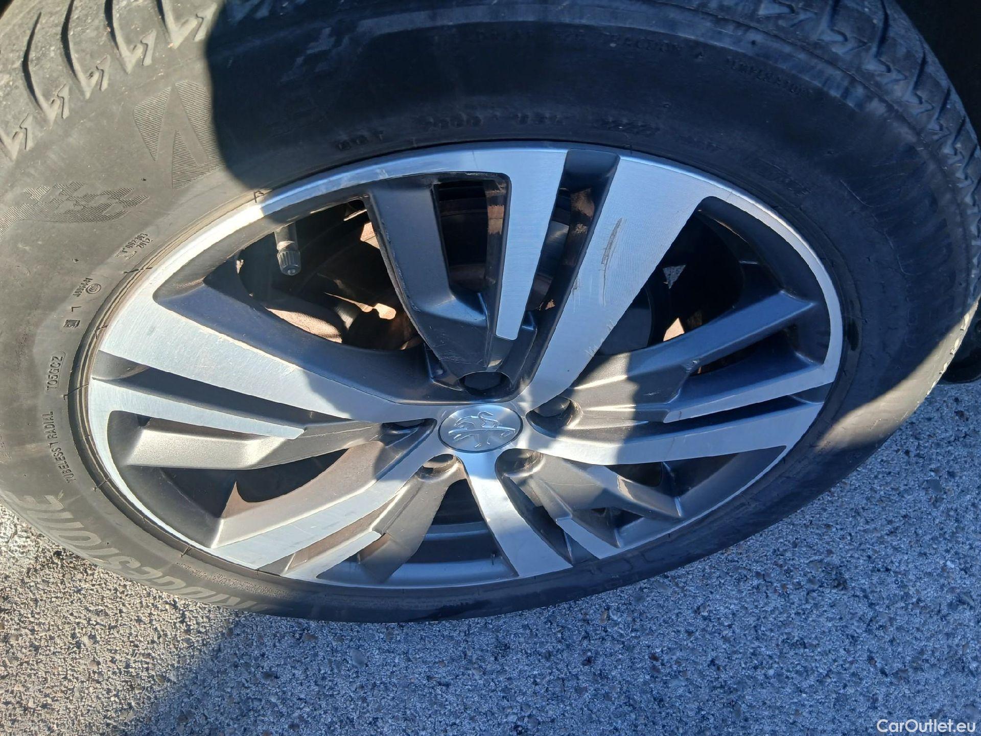  Peugeot  3008 PEUGEOT  / 2020 / 5P / todoterreno 1.5 BlueHDi 96kW S&S Allure Pack EAT8 #49